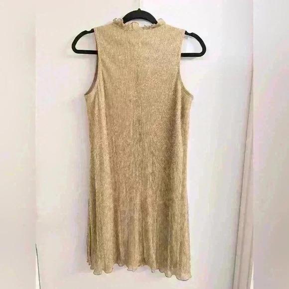 Tahari Sleeveless Gold Metallic Ruffle Neck Shift Dress Size Small - Picture 4 of 6
